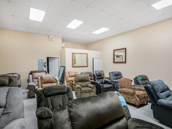 NNN Leased Retail Building - Ideal Furniture Gallery: 116 W 6th St, Hanford, CA 93230